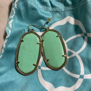 Kendra Scott Danielle Gold Drop Earrings in Mint
